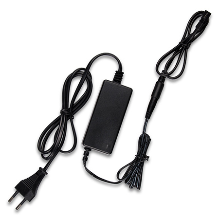 Anschlussstecker MP (Steckdose), max. 3 A, 0,5 m Kabel mit Power-Stecker (Steckdose) AWG 20/0,5 mm². Abmessungen øes MP-Steckers: 8,3×6×24,3 mm, Durchmesser des Power-Steckers: 10,5 mm. Schwarze Farbe.
