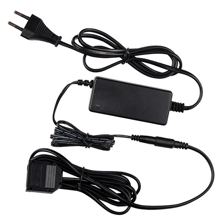 Verteiler MP mit 3 Ausgängen, max. 3 A/Ausgang, insgesamt max. 8 A, 2 m Kabel AWG 18/0,82 mm², mit Power-Stecker. Abmessungen øerteiler ca.: 33,7×10×38 mm, Durchmesser des Power-Steckers ca. 10,5 mm. Schwarze Farbe.